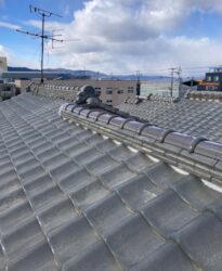 瓦屋根の白い正体とは・・・・/宇治市・城陽市、屋根工事・屋根リフォーム・防災・雨漏り専門店