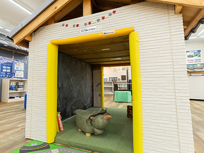 キッズコーナー完備！お子様を連れてのご来店も安心です。