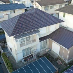 廃盤の屋根材から新しい屋根材に全面リフォーム！暑さ対策で安心の住まいに。