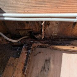 何社に見てもらっても止まらない…中古住宅購入後に悩まされた雨漏り、その原因を突き止め解決！【宇治市】